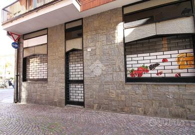 NEGOZIO A ALBA