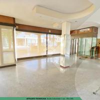 NEGOZIO A POGLIANO MILANESE