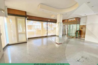 NEGOZIO A POGLIANO MILANESE