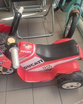 moto giocattolo elettrica  triciclo 