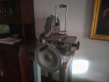 Affettatrice a volano Omas