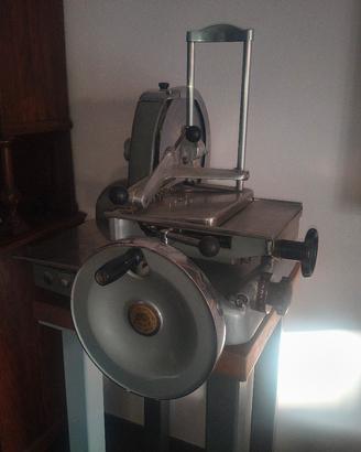 Affettatrice a volano Omas