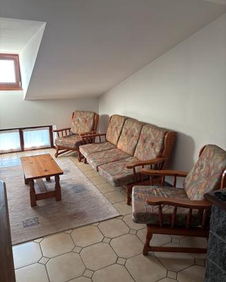 Set Divani e tavolino in legno