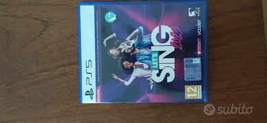 Let's Sing 2023 per PS5 con microfono