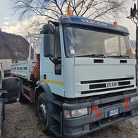 Iveco Eurotech con ribaltabile e gru