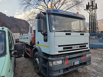 Iveco Eurotech con ribaltabile e gru