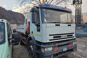 Iveco Eurotech con ribaltabile e gru