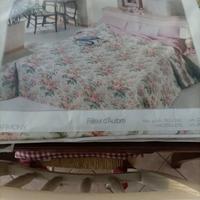 copriletto  matrimoniale a fiori rosa 