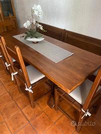 Tavolo rustico in legno massello con sedie 