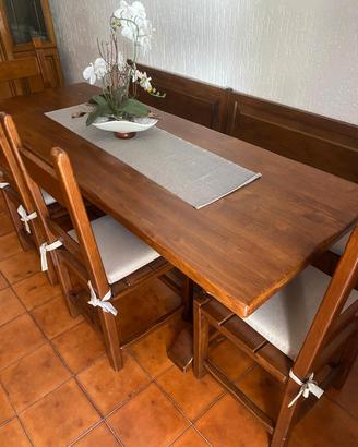 Tavolo rustico in legno massello con sedie 