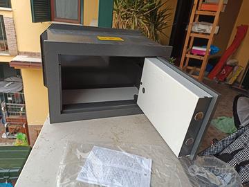 Cassaforte nuova da muro con imballo originale