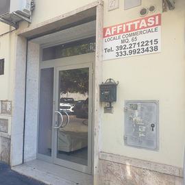 Negozio in via Savona 27 Roma 