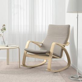sedia a dondolo modello POÄNG di IKEA