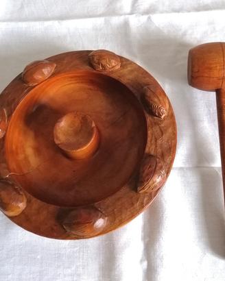 Schiaccianoci vintage in legno