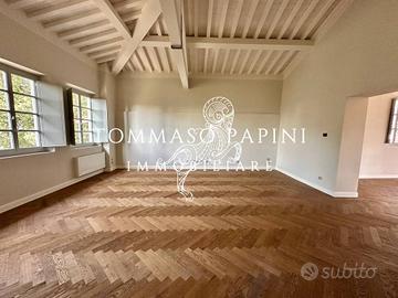 Appartamento di 287 m² con più di 5 locali e box a