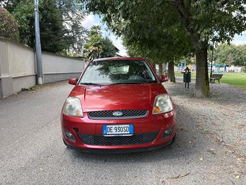 Ford Fiesta 1.2 benz. Neopatentati