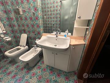 Mobile bagno in buone condizioni – Bologna