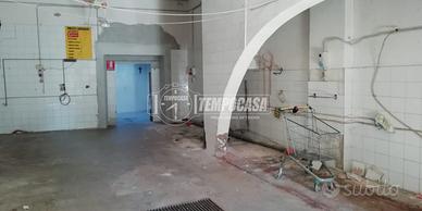 Via Artiglieria. Locale commerciale di 90 mq