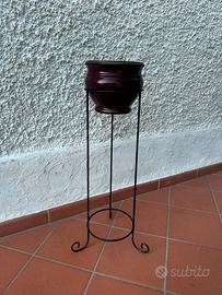 Porta vaso in ferro con vaso in ceramica
