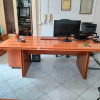 Scrivania da rappresentanza o tavolo riunioni 