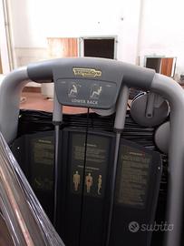 attrezzo Technogym per muscoli lombari 
