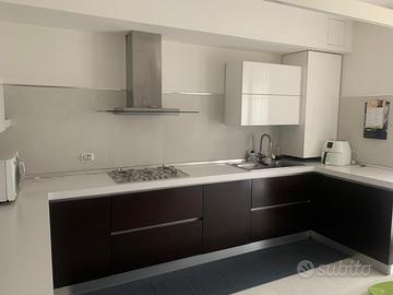 Cucina completa di elettrodomestici