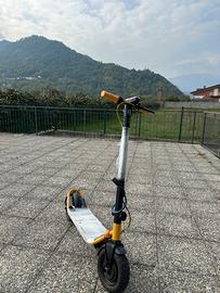 Monopattino elettrico Ducati scrambler