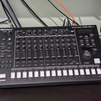 Roland TR-8S Rhythm Performer TR8s più supporto ar