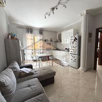 Appartamento con box via giardini Rif.G2044