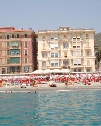 Appartamento in palazzo d'epoca fronte mare