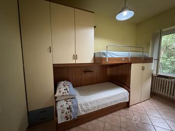 Cameretta con tre letti