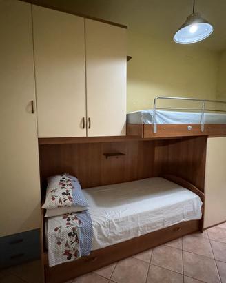 Cameretta con tre letti
