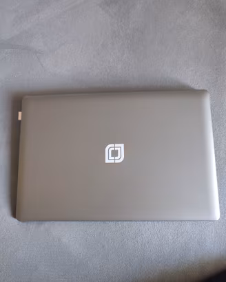 Laptop Jumper EZbook X3 con un elegante design. In