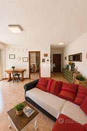 3 LOCALI CON GIARDINO E BOX