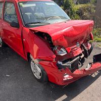 Fiat 600 incidentata