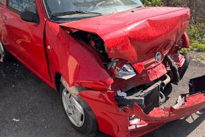 Fiat 600 incidentata