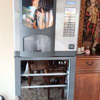 Distributore automatico combinato