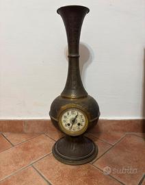 Orologio da tavolo antico design a vaso