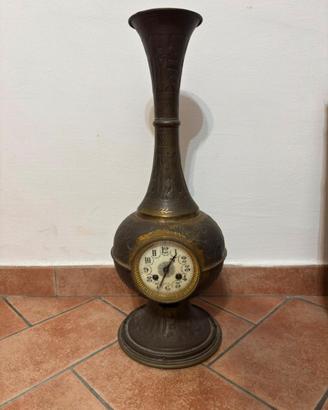 Orologio da tavolo antico design a vaso
