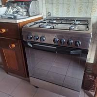 Cucina a gas con forno elettrico - QUASI NUOVA