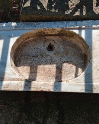 Lavabo in pietra antico