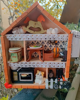 BACHECA artigianale casa delle bambole con gattini
