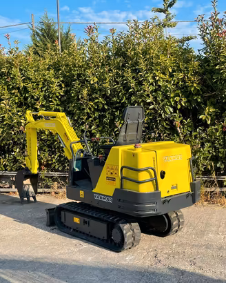 E02 Escavatore 13 q Yanmar B12