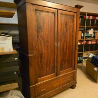 Mobile antico in legno massello