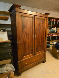 Mobile antico in legno massello