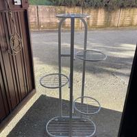 Porta vasi in metallo