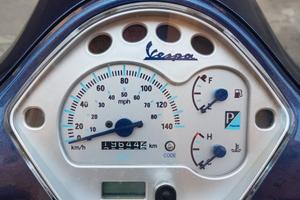Vespa Granturismo 200