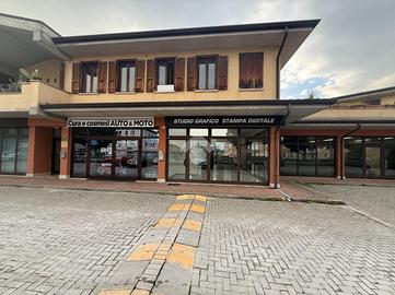 NEGOZIO A MONTICHIARI