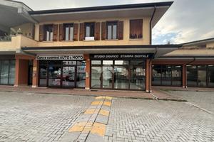 NEGOZIO A MONTICHIARI