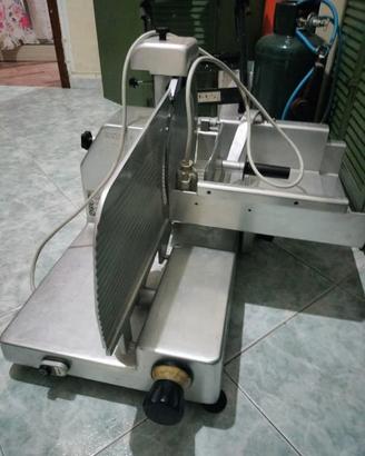 affettatrice grande per macelleria